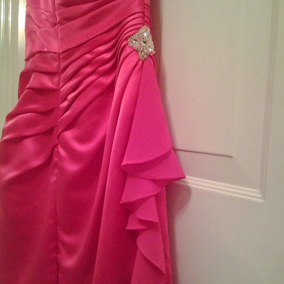 NEW SORELLO VITA  PINK SATIN ONE DRAPE SHOULDER SM - Picture 5 of 8